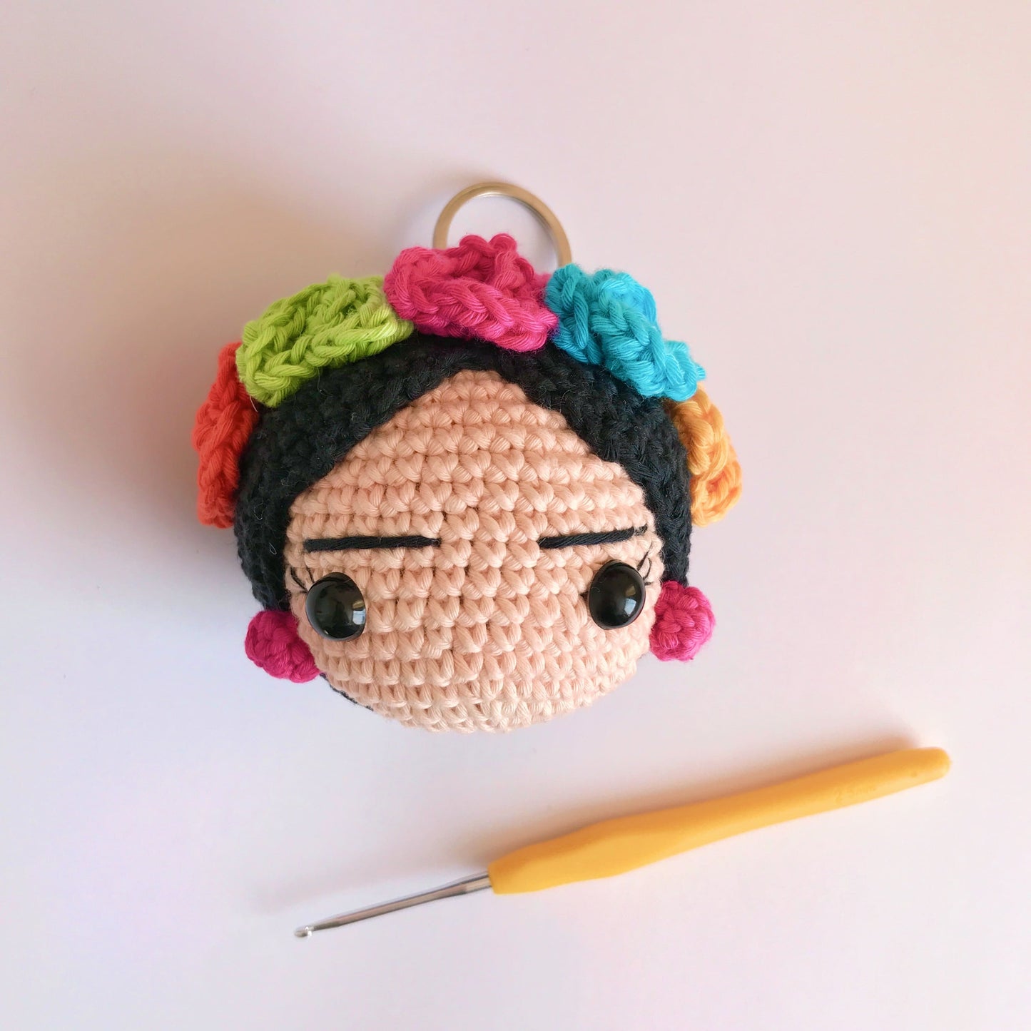 Patron LLavero Frida Amigurumi (PDF) Crochet