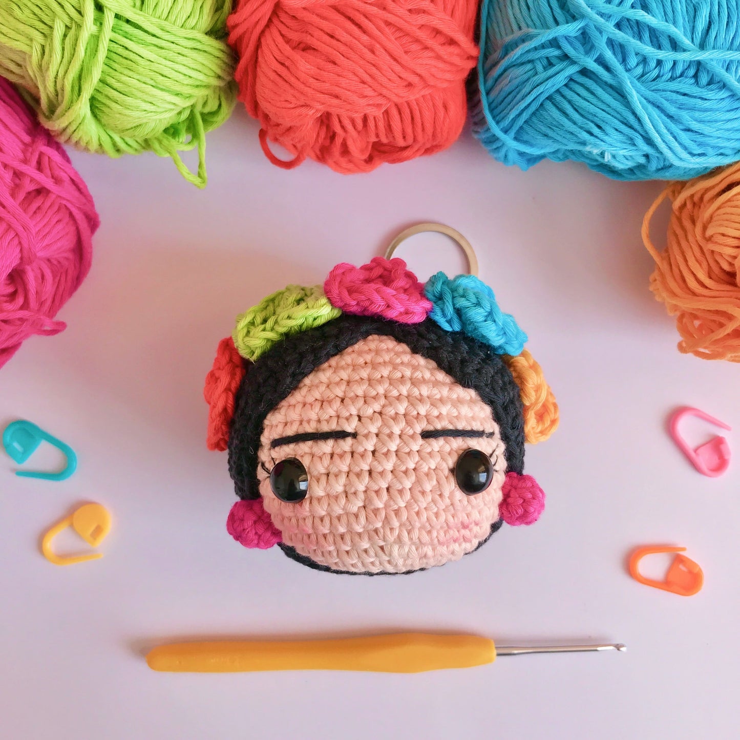 Patron LLavero Frida Amigurumi (PDF) Crochet