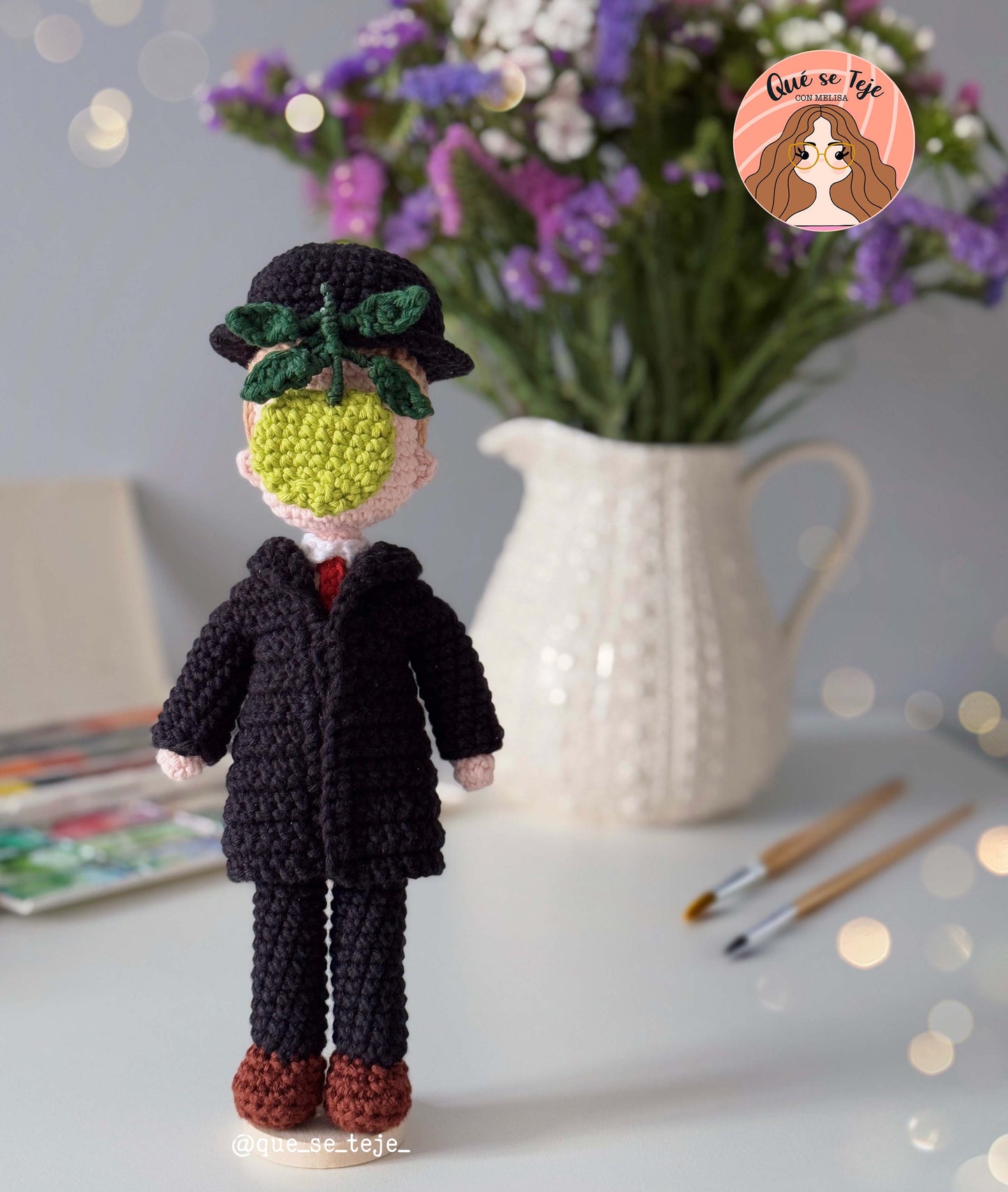 Patrón Crochet - El Hijo del Hombre -PDF Amigurumi inspirado en la obra de René Magritte